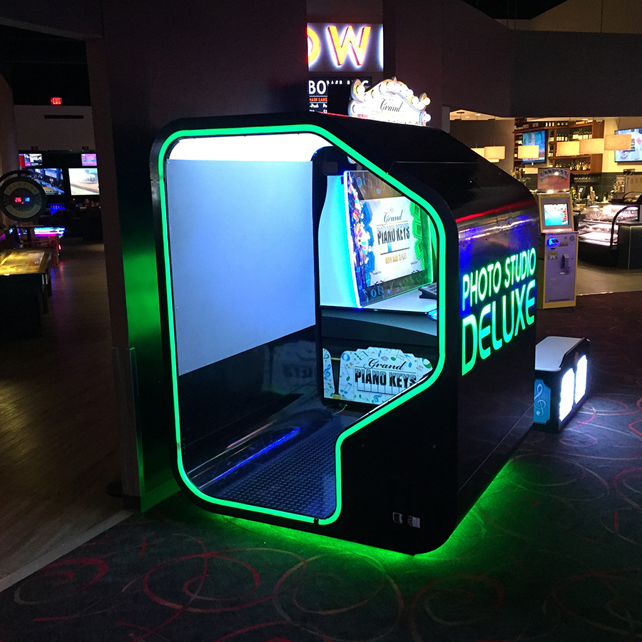 Apple’s Latest Attraction takes FEC’s  to Hollywood with 1st shipment of  Photo Studio Deluxe