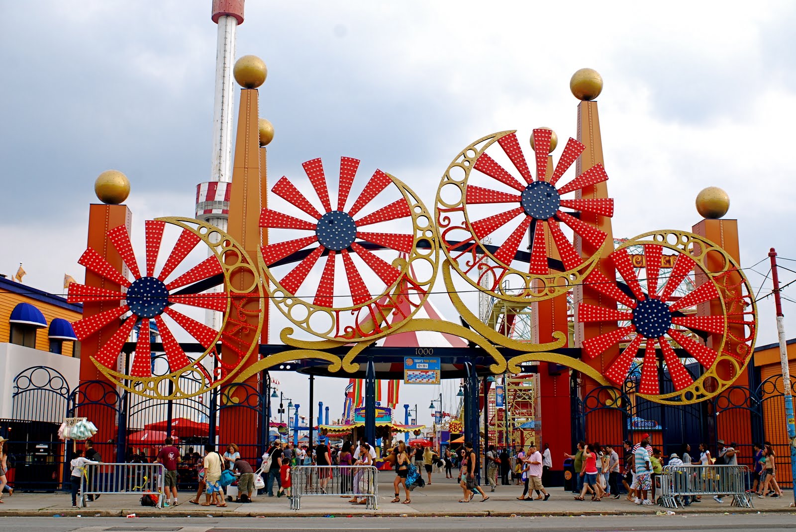 THEME PARKS: Luna readies summer promos