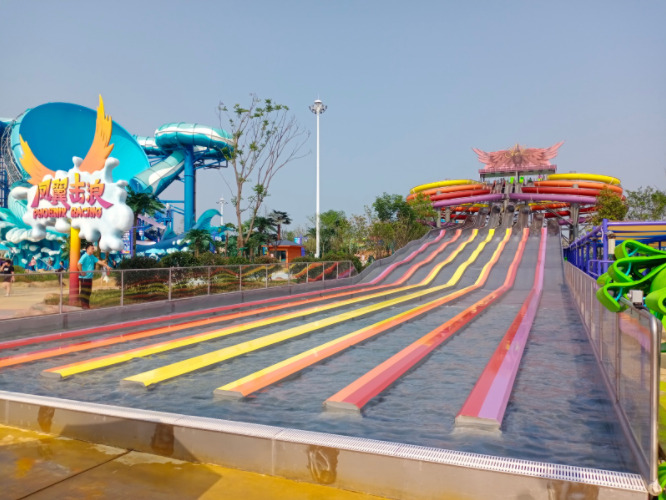 Wiegand.Waterrides builds world-first stainless steel 8-lane mat racer