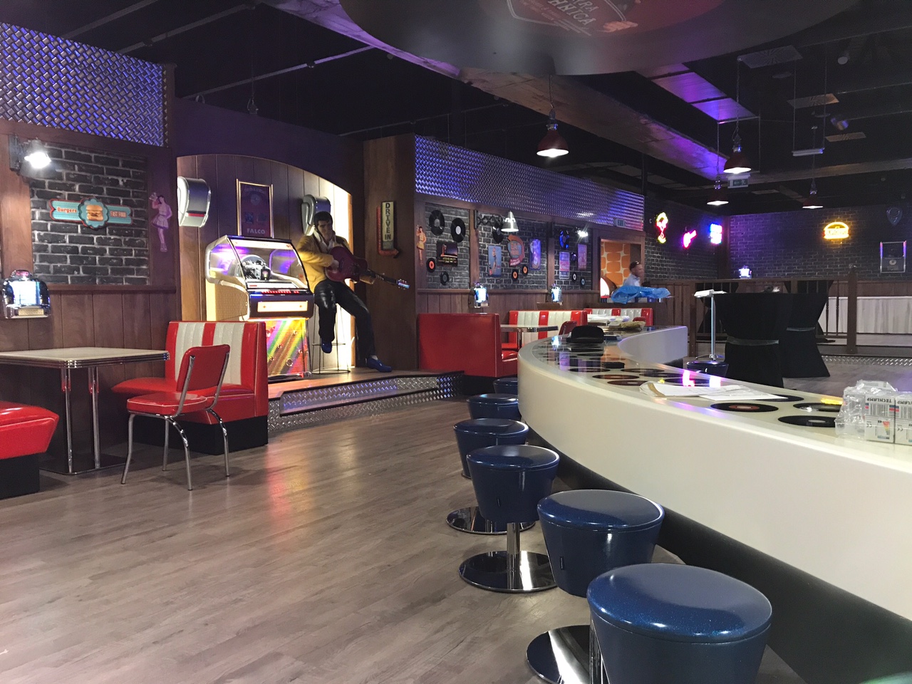 JUKEBOXES: Czech gig for Sound Leisure