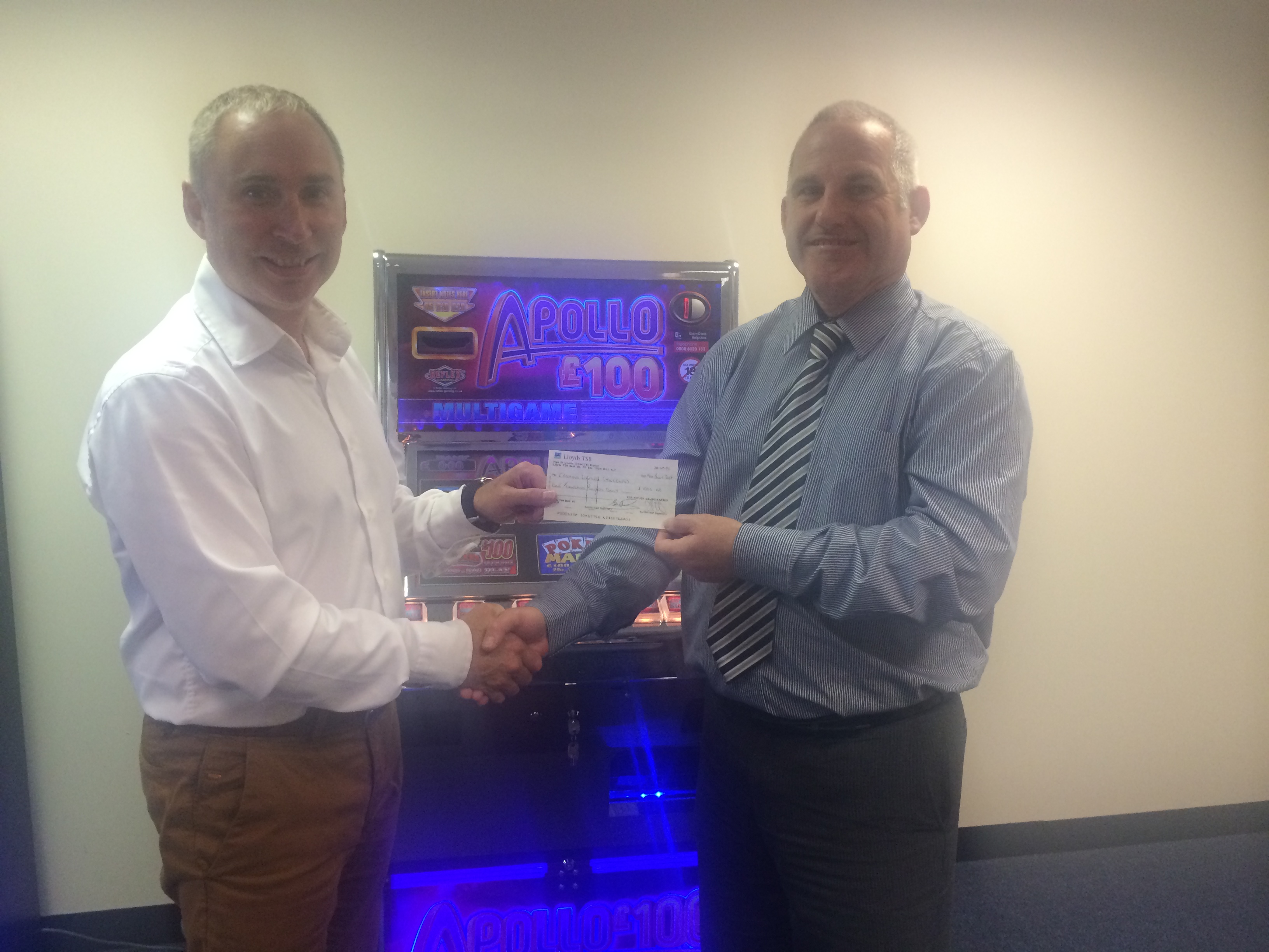 Reflex donates £1,000 to Praesepe charity